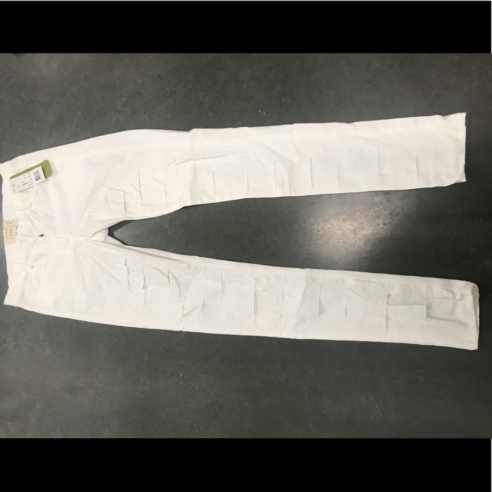 SALE!💥NWT Nicole Miller White Torn Skinny Jeans